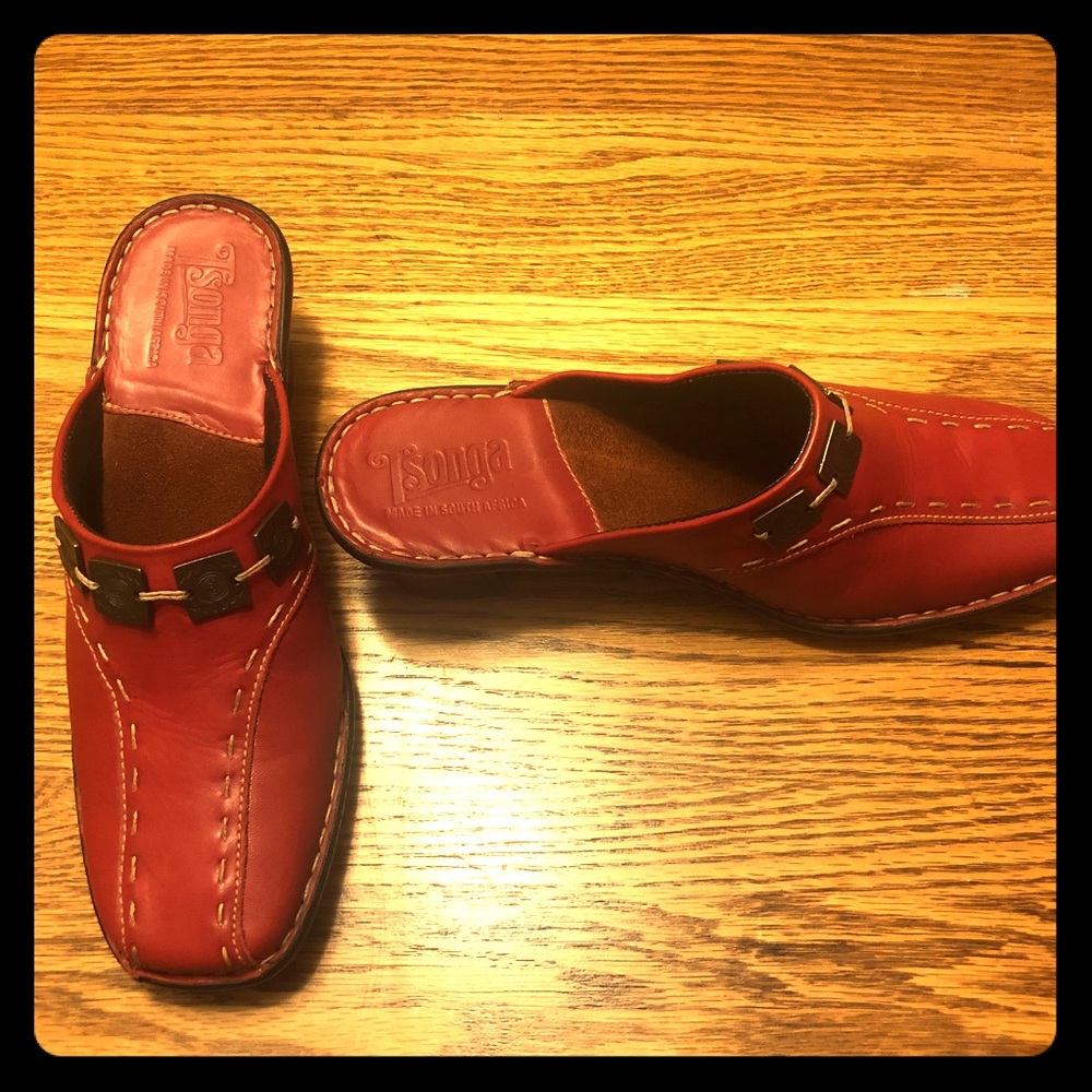 Thonga Red Mules